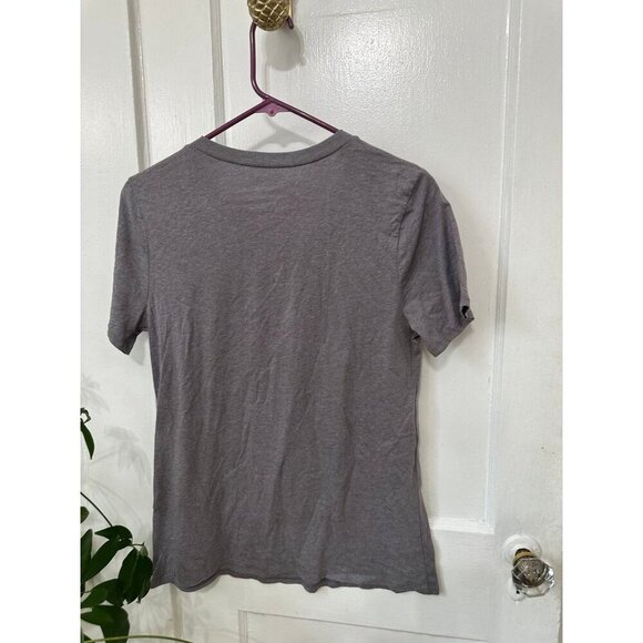 Gap women’s size small Volunteer t-shirt - Picture 7 of 7